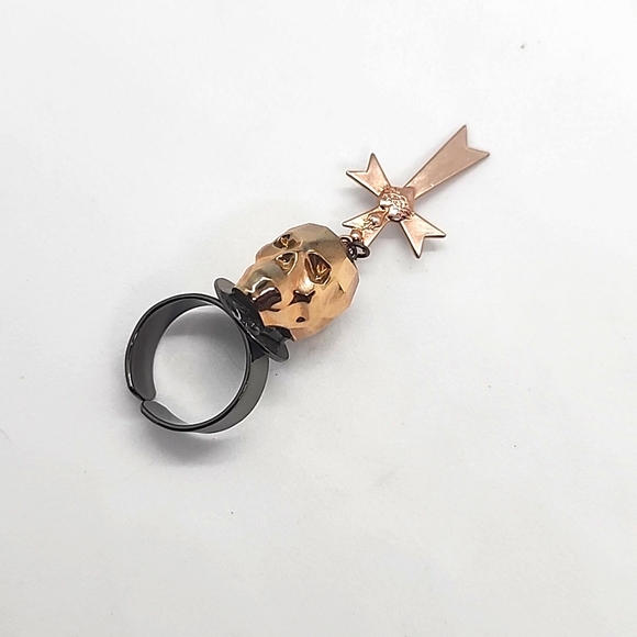 GASOLINE GLAMOUR SWAROVSKI CRYSTAL SKULL CHARM RING - Picture 1 of 7